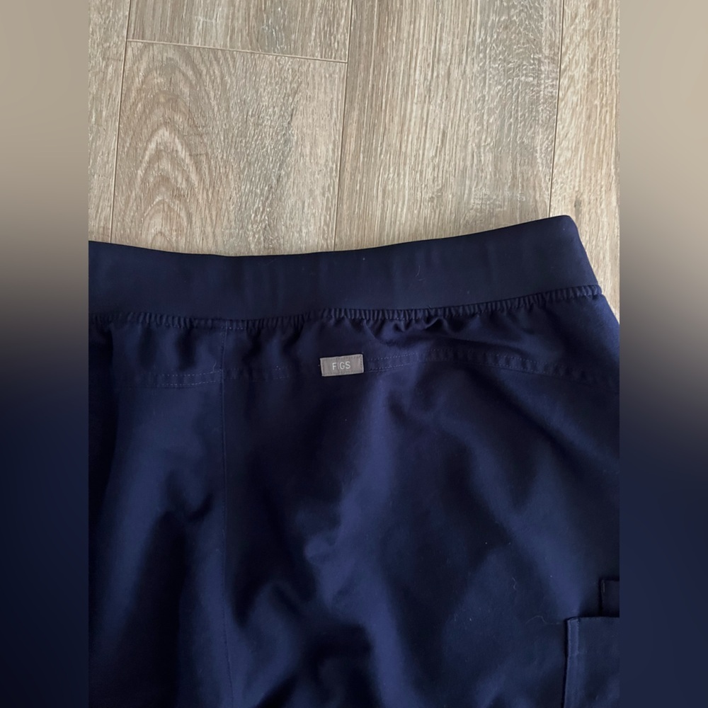 FIGS Women’s Kade Cargo Scrub Pants Navy - 3X Petite - Picture 6 of 6